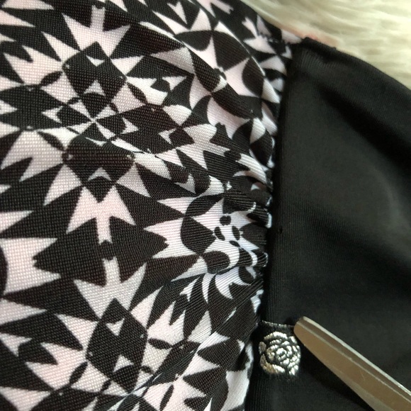 Black & White Print LaVieEnRose bikini top (New!) - Picture 4 of 6